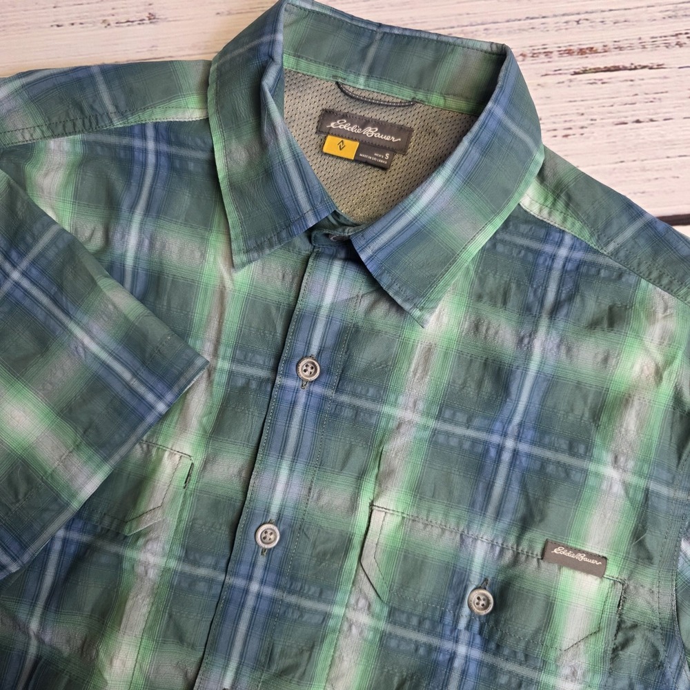 Eddie Bauer Men Small Short Sleeve Plaid Shirt Polyester Blend Hiking Seersucker